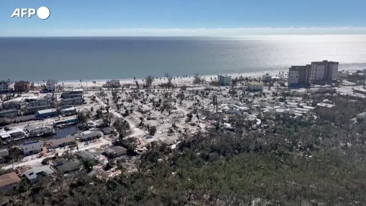 Florida, edifici e ponti distrutti: le immagini aeree della zona colpita dalla furia dell'uragano Ian