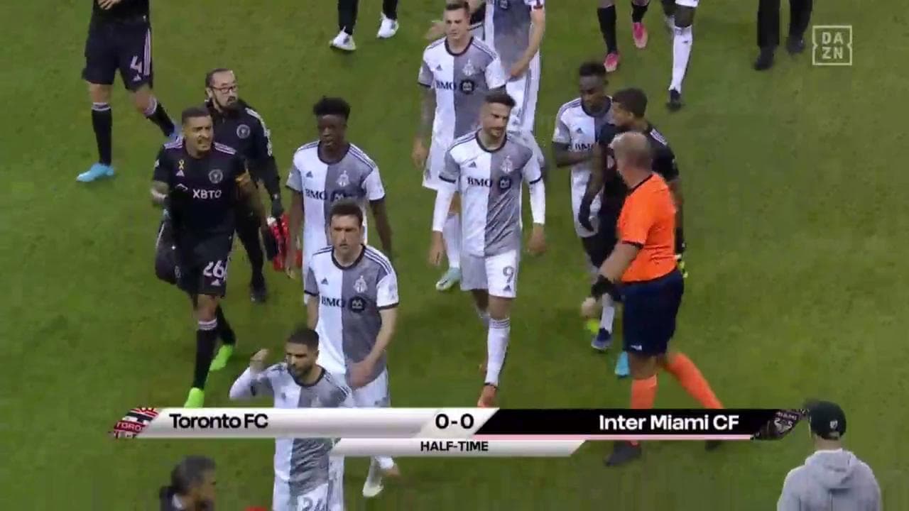 Disastro Insigne: sfiora la rissa, fallisce il tiro a giro e viene condannato da un gol di Higuain
