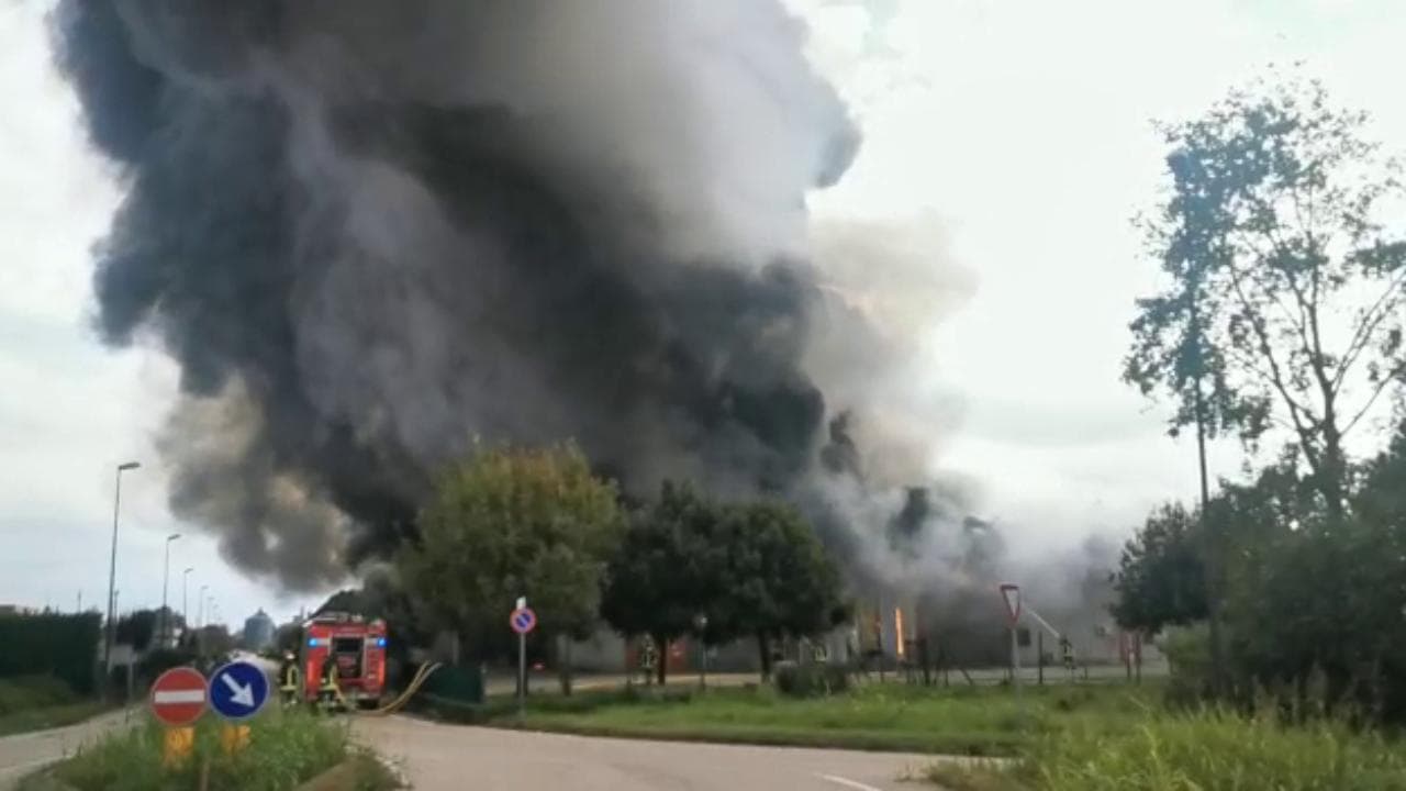 A fuoco l'azienda di biciclette Bottecchia a Cavarzere, nel veneziano