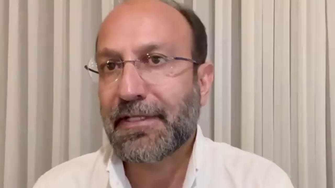 Il regista premio oscar Farhadi con le donne iraniane: "Sono coraggiose, appoggiate le loro lotte"