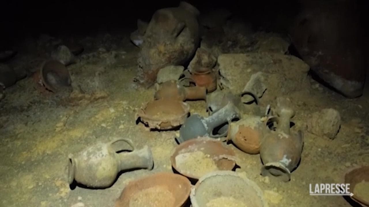 Israele, tomba dell'epoca dei faraoni scoperta per caso sotto la spiaggia a sud di Tel Aviv