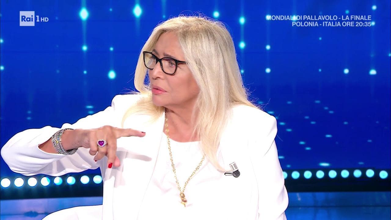 Domenica In, qualcuno disturba dal pubblico e Mara Venier lo richiama in diretta: "Qui si lavora"