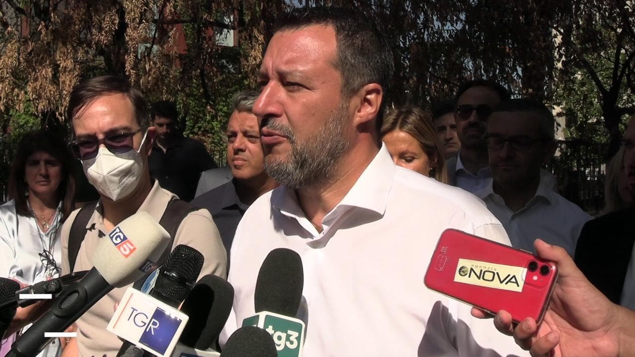 Aggressione al gazebo della Lega, Salvini: "Un branco di teppisti figli di questo clima d'odio"