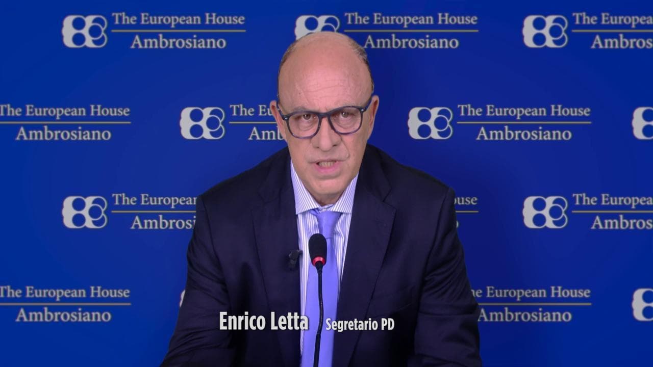 Enrico Letta secondo Crozza: "Insegnavo a Parigi, i c...... li ho lasciati lì"