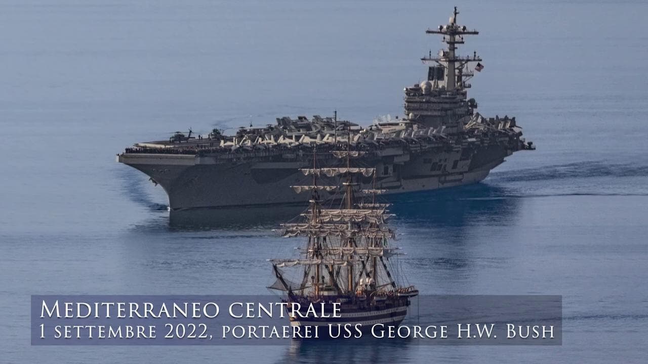La portaerei Usa alla Vespucci: "Siete la nave più bella del mondo"