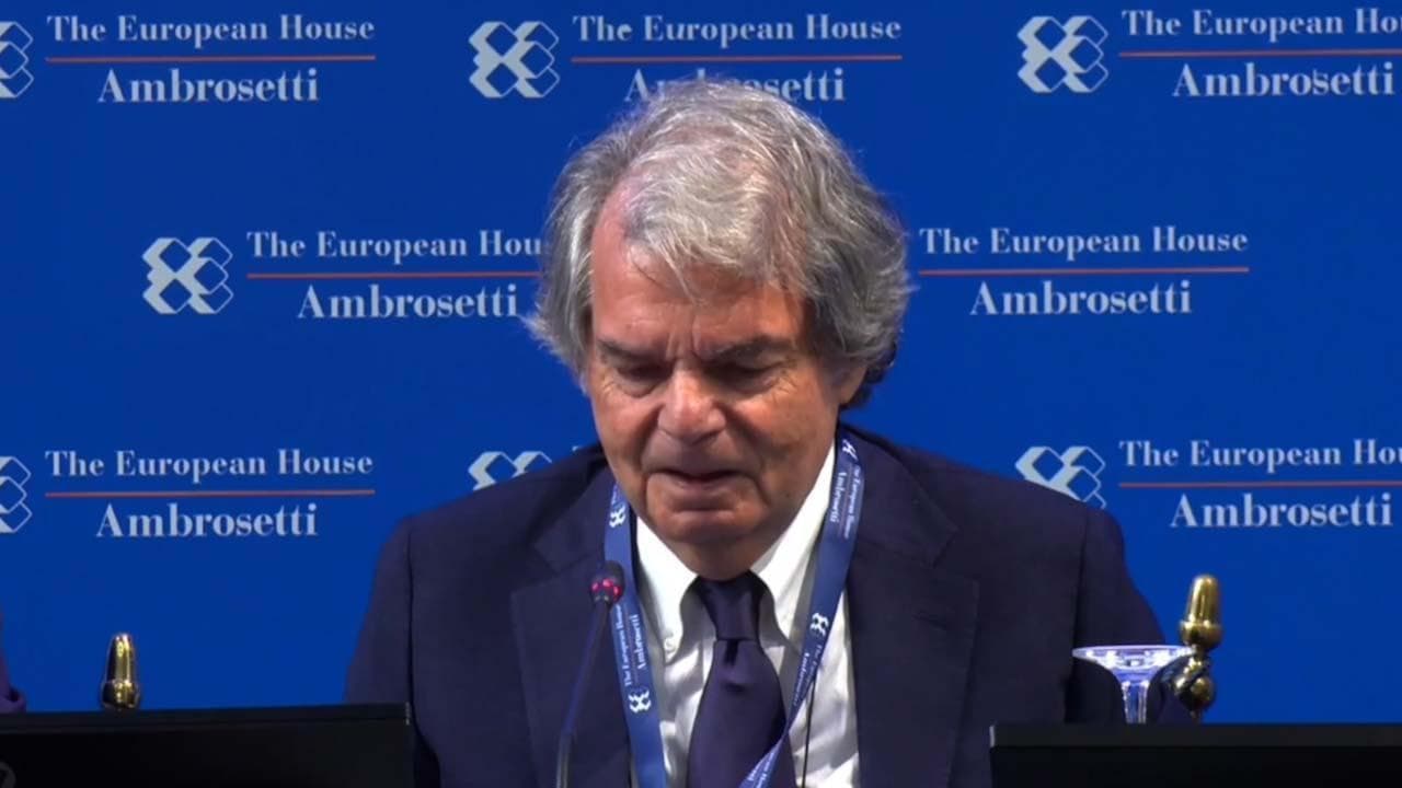 Cernobbio, Brunetta commosso: "Tra due mesi lascio, decisione dolorosa. Torno a fare il professore"
