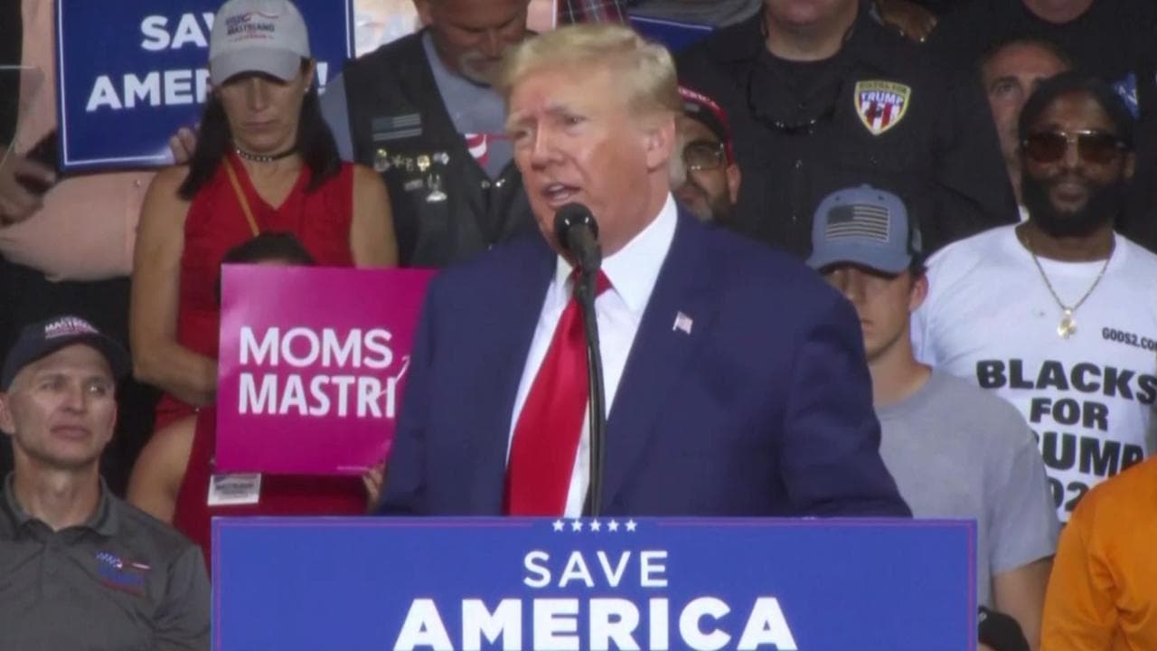 Trump dopo la perquisizione del suo resort: "Fbi è un mostro feroce"