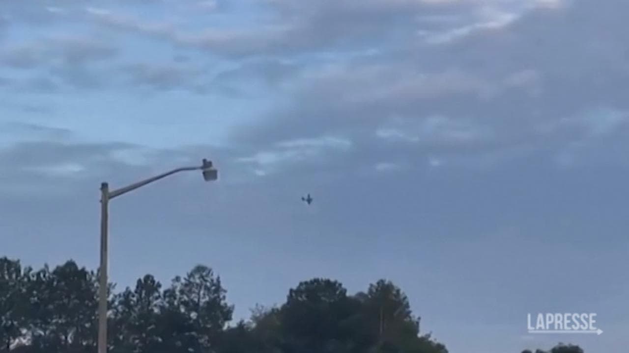 Usa, ruba aereo e minaccia per ore di schiantarsi contro un supermercato