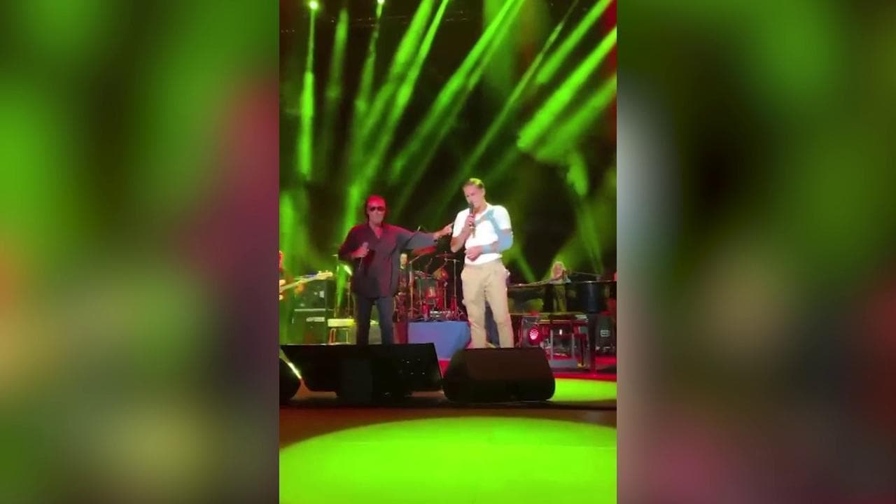 Zaniolo canta 'Grazie Roma' con Venditti e De Gregori