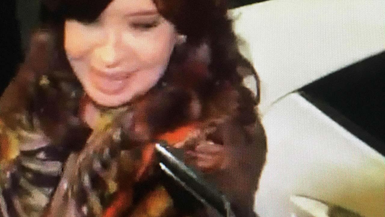 Argentina, il momento in cui un uomo punta la pistola in faccia a Cristina Kirchner