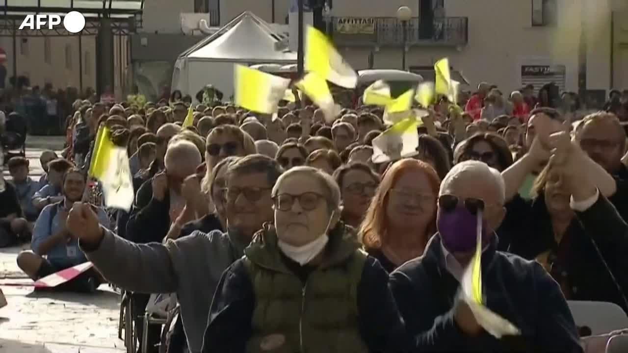 L'Aquila, il Papa: "Voi aquilani gente resiliente, avete retto all'urto del sisma"
