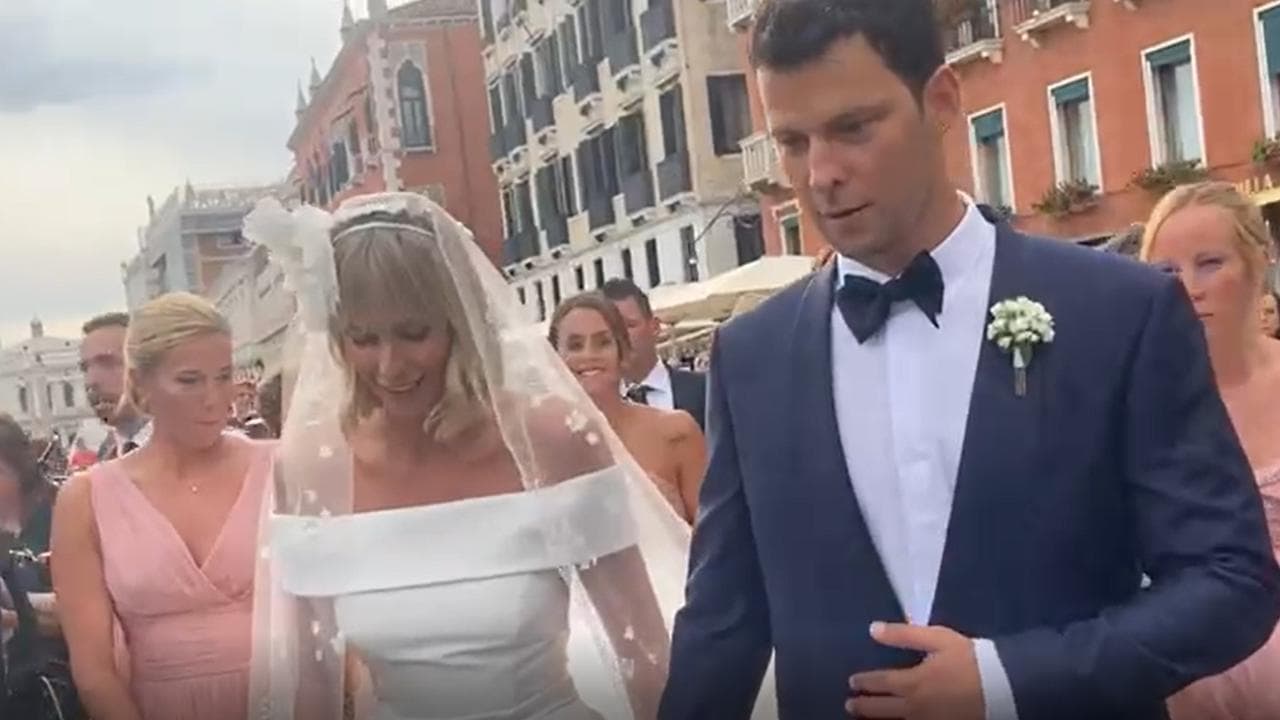Venezia, Federica Pellegrini e Matteo Giunta a passeggio dopo il "sì"