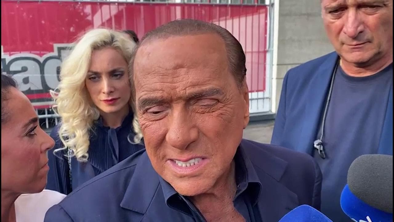 Berlusconi: "Forza Italia partito trainante della coalizione. Calenda? Parliamo di cose serie"
