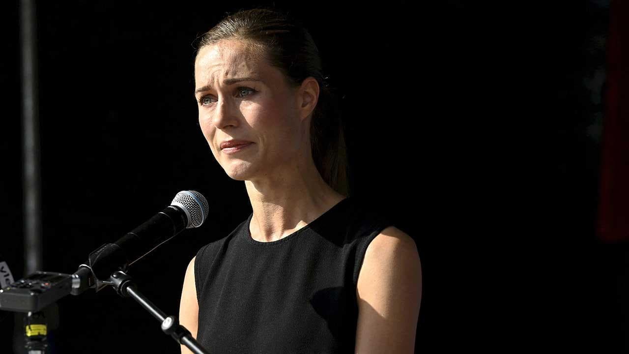 Sanna Marin commossa dopo le polemiche per le feste: "Anche io a volte desidero divertirmi"