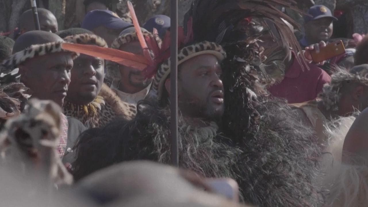 Sudafrica, l'incoronazione contrastata del re zulu Misuzulu