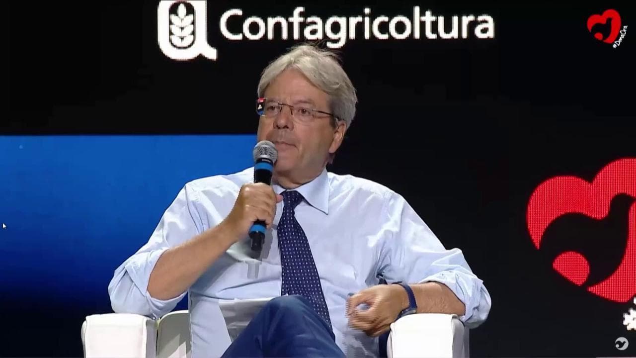 Pnrr, Gentiloni: "Bisogna accelerare sui piani, non ricominciare da zero"