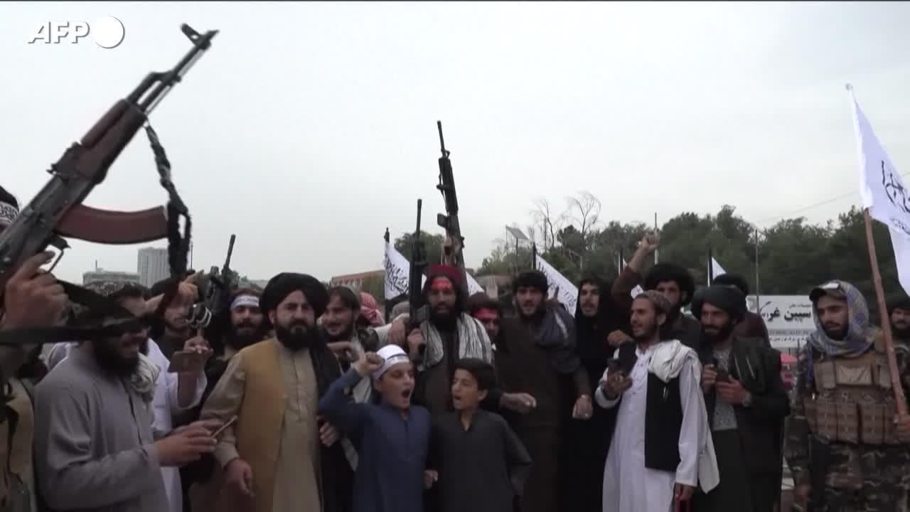 Afghanistan, i talebani festeggiano l'anniversario della presa di Kabul