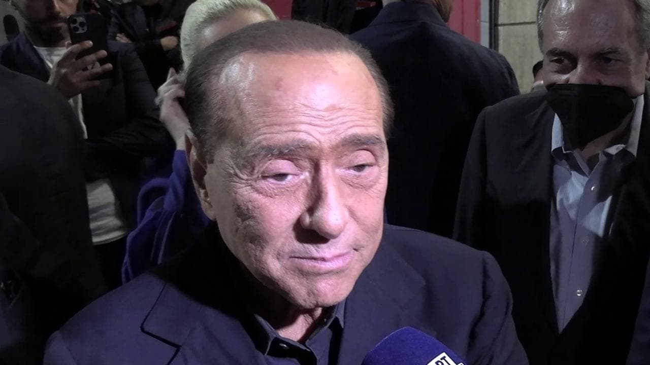 Berlusconi:"Quirinale? Fuori dalla mia testa". Poi avverte:"Non confondete sport e politica, calcio è cosa seria"