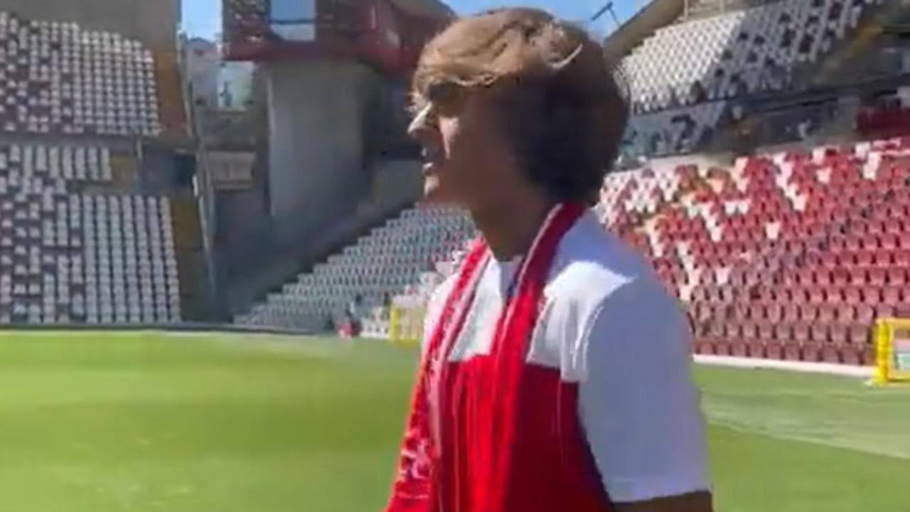 Il figlio di Paolo Bonolis nuovo calciatore della Triestina: l'ingresso allo stadio come una star