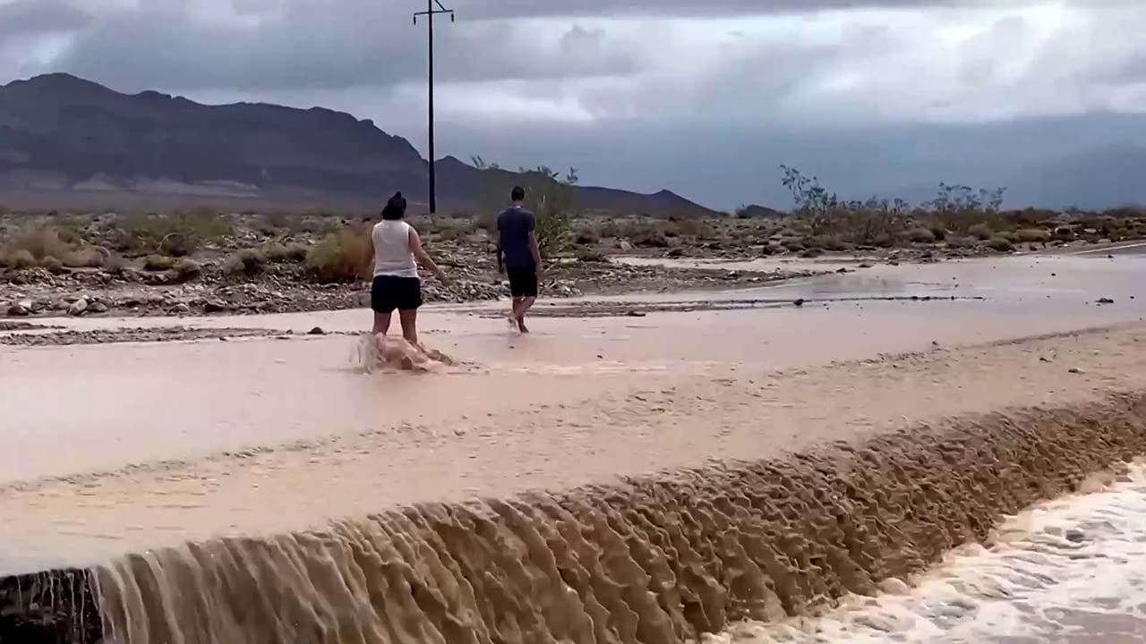 Nevada, eccezionali alluvioni nel deserto: mille persone bloccate nella Death Valley