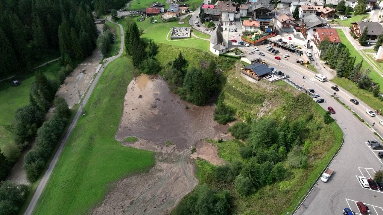 Maltempo, la colata di fango che ha travolto la Val di Fassa: le immagini dal drone