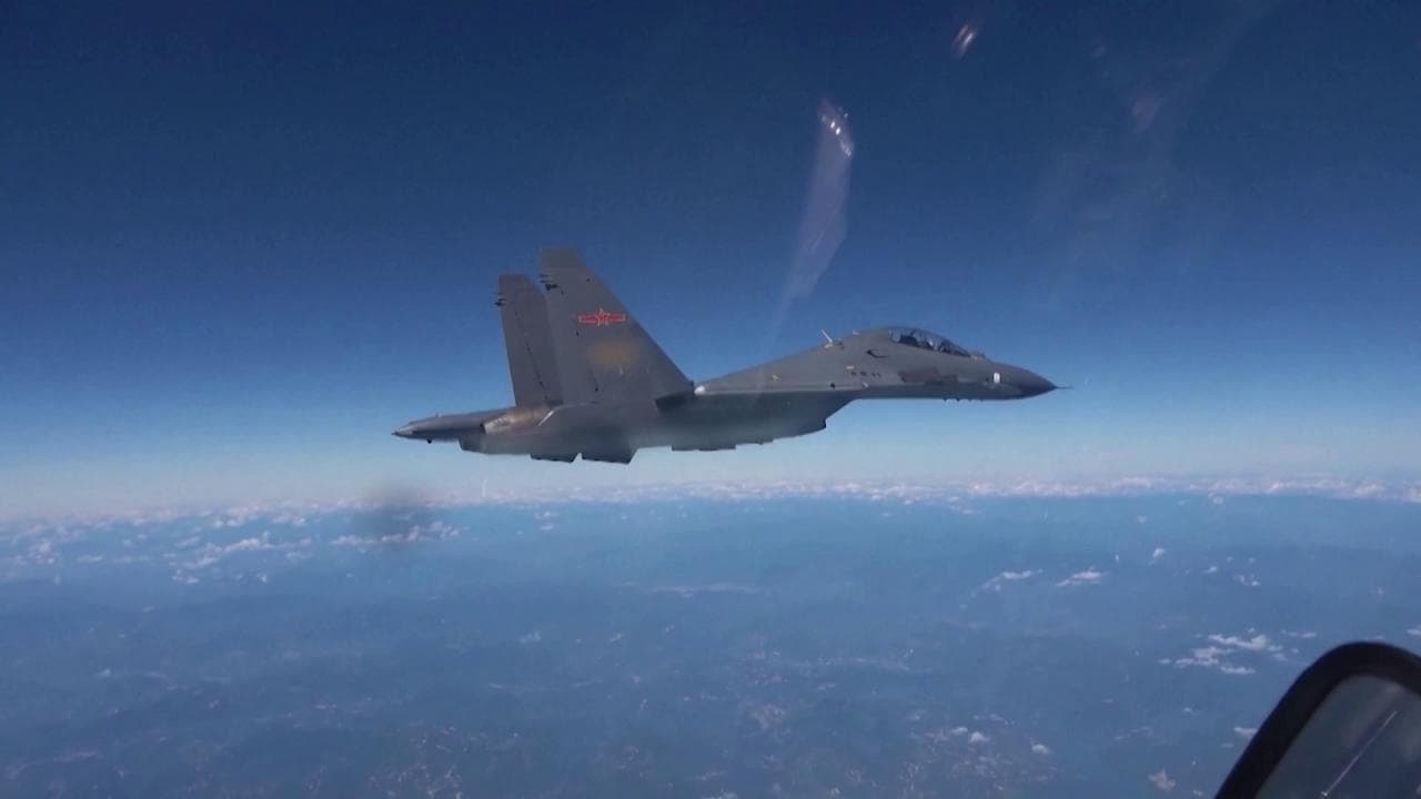 Taiwan, la tv di Pechino mostra le immagini delle esercitazioni militari cinesi intorno all'isola