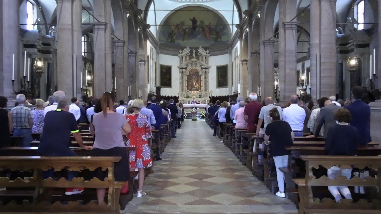 L'ultimo saluto di amici, colleghi e parenti a Omar Monestier: "Ci ha insegnato a non fermarci mai alla superficie"