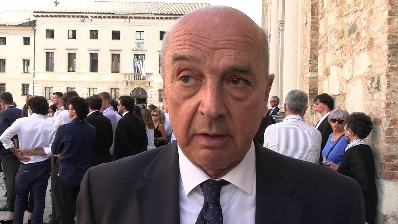 Funerali Monestier, presenti anche il deputato Zan e i governatori Zaia e Fedriga: "Un mito. Giornalista acuto e amico imparziale e onesto"