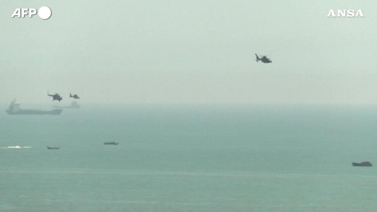Taiwan, elicotteri militari cinesi si avvicinano al confine