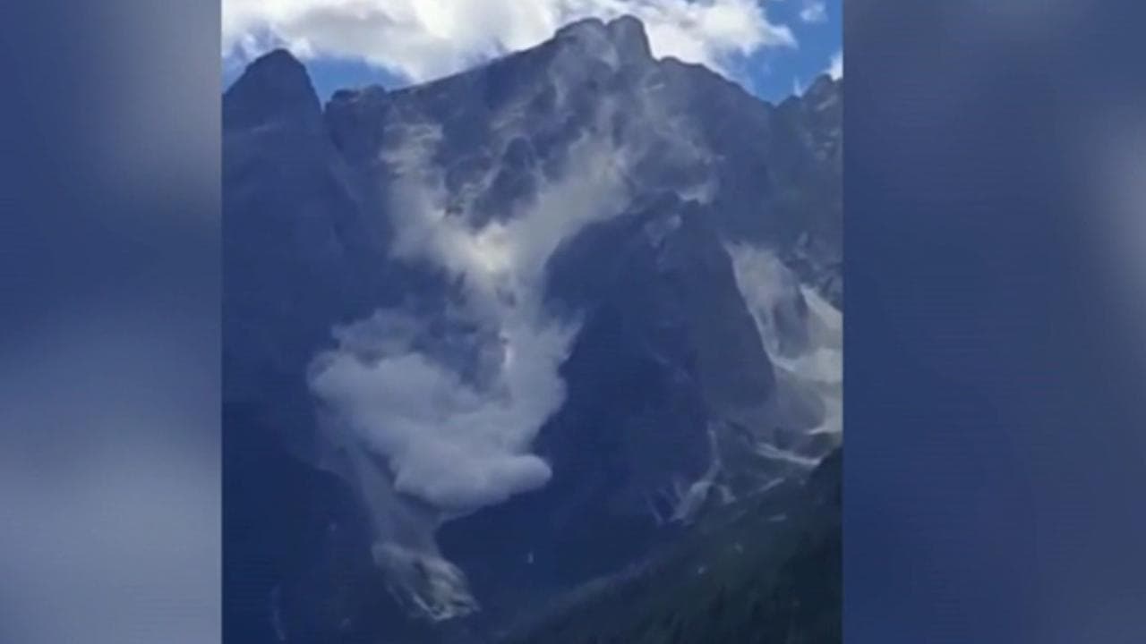 Dolomiti, il caldo colpisce ancora: le immagini della frana in Val Fiscalina