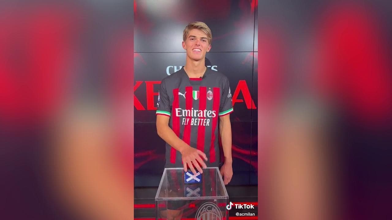 Il tutorial del Milan, ecco come si pronuncia 'De Ketelaere'. Lo spiega lo stesso calciatore