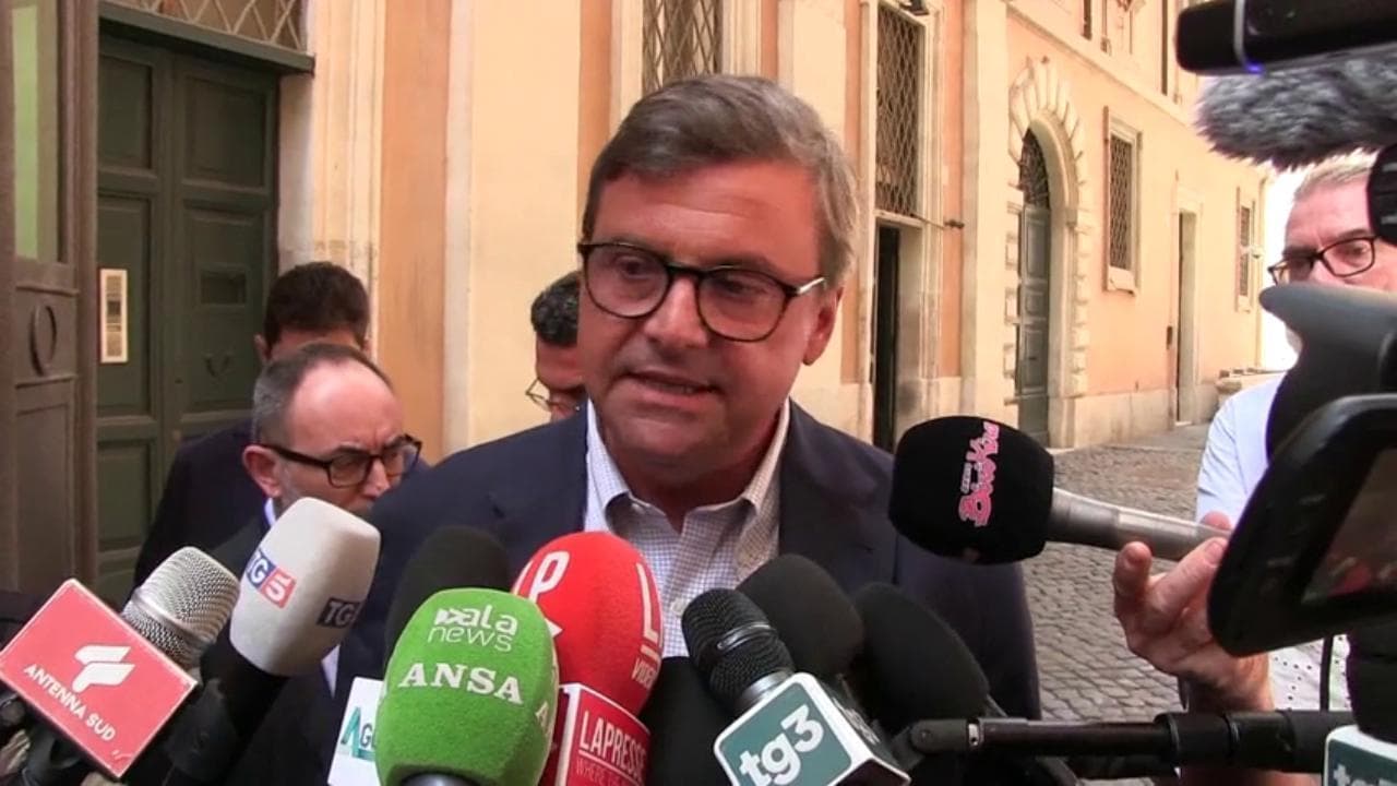 Elezioni, Calenda dopo l'accordo con il Pd: "No a candidati divisivi in collegi uninominali"