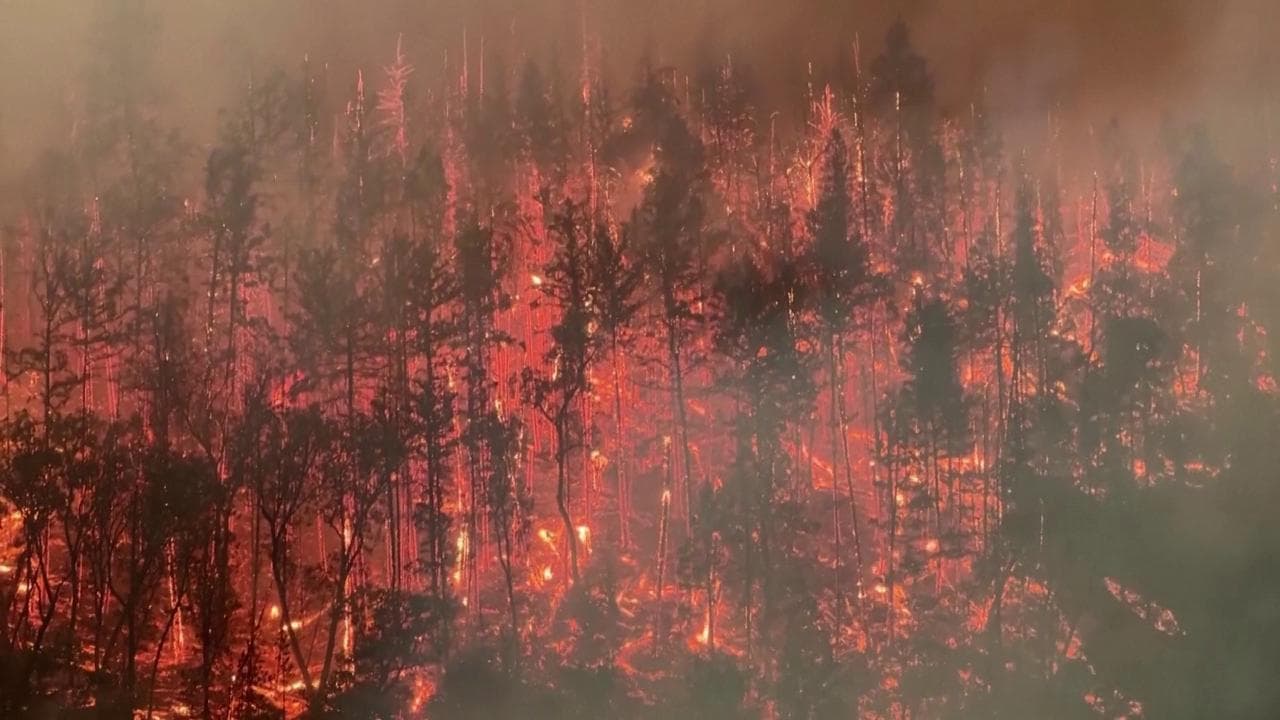 California, ancora enormi incendi. Migliaia di persone costrette a fuggire dalle loro case