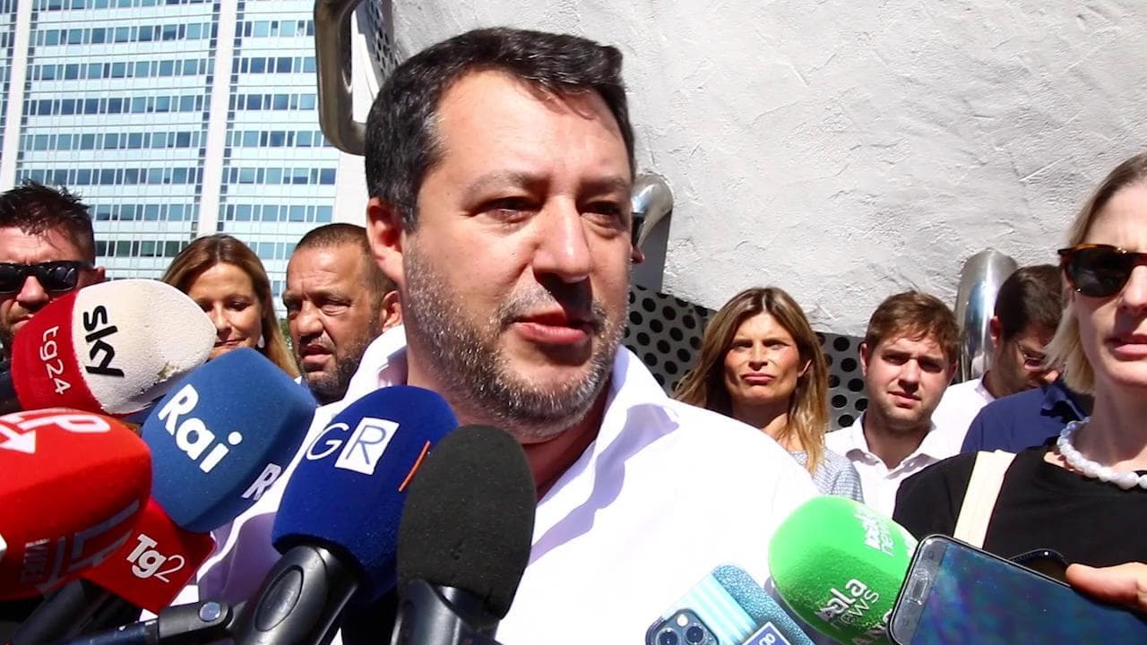 Lega, Salvini: "Quest'anno niente Papeete, rimango con compagna e figlia"