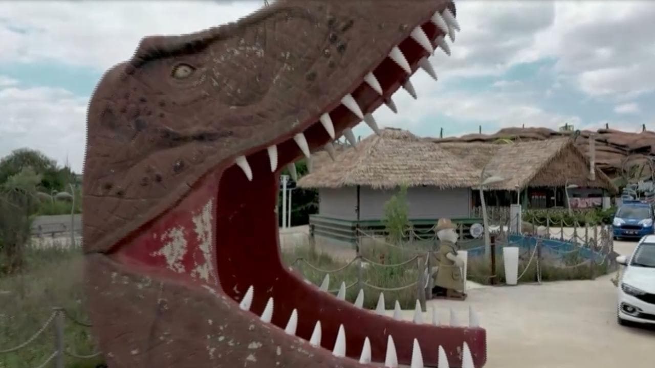 Ankara, a tre anni dall'apertura il parco divertimenti è diventato un "cimitero" dei dinosauri