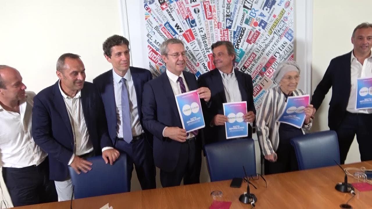 Calenda: "Riportiamo l'italiano più bravo a governare l'Italia. Di Maio? Non so chi sia"