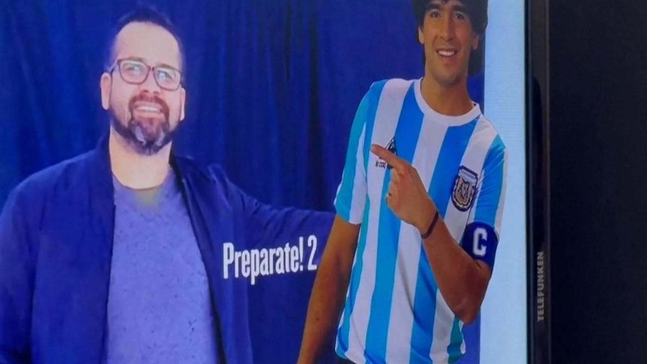 Maradona tra le stelle: un satellite porterà nello spazio i suoi scarpini e i messaggi dei fan