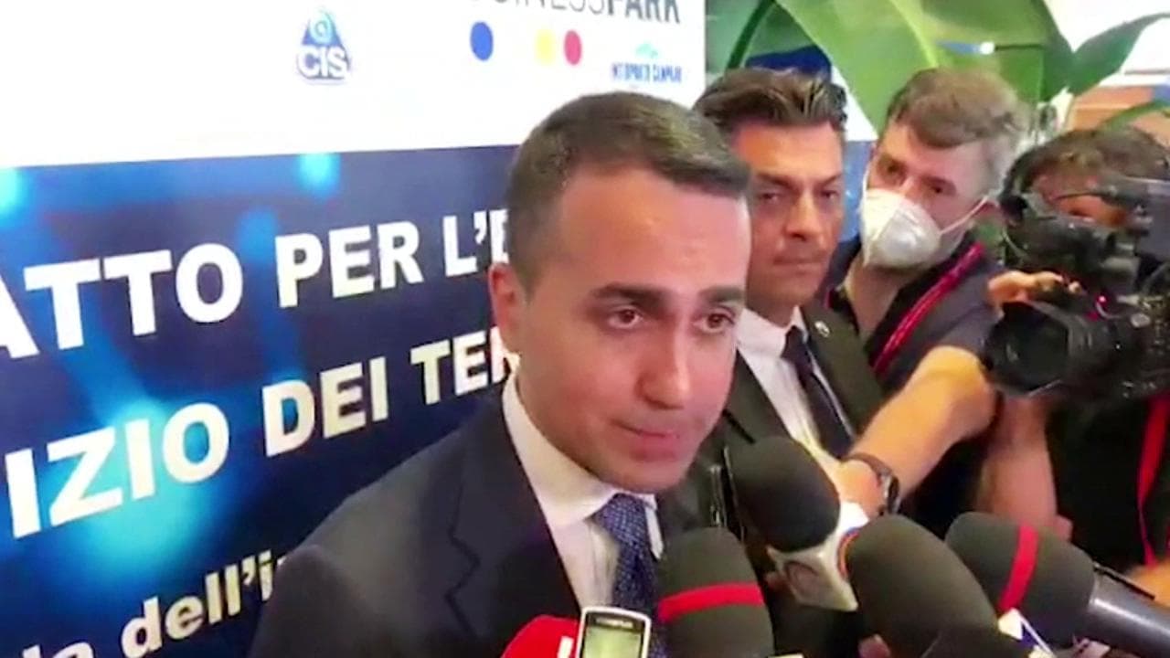 Governo, Di Maio: "Mai più con irresponsabili. Ripartiamo dall'agenda Draghi"