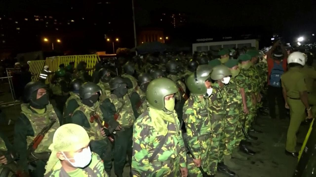 Sri Lanka, nella capitale Colombo il governo sgombera la protesta con la forza