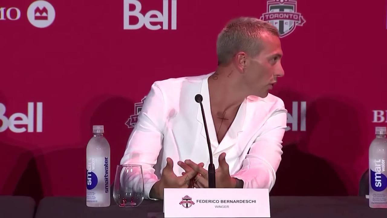 Bernardeschi, la presentazione al Toronto e qualche problema con l'inglese. "Come si dice...?"