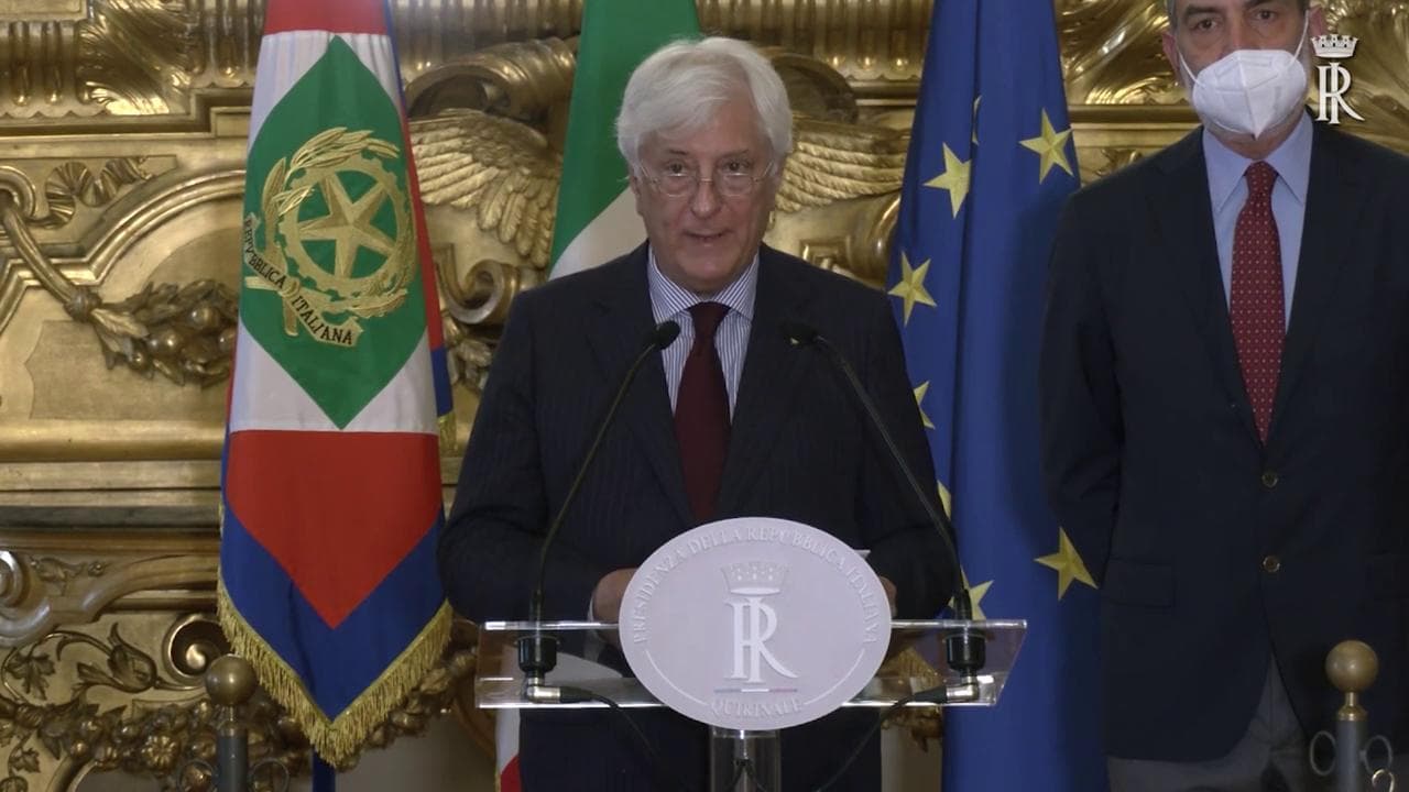 Il segretario del Quirinale: "Draghi ha reiterato le dimissioni. Mattarella ne ha preso atto"