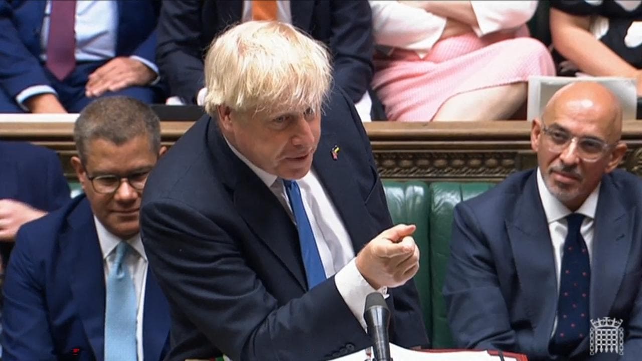 Boris Johnson come Terminator, il curioso saluto al suo addio in parlamento: "Hasta la vista baby"