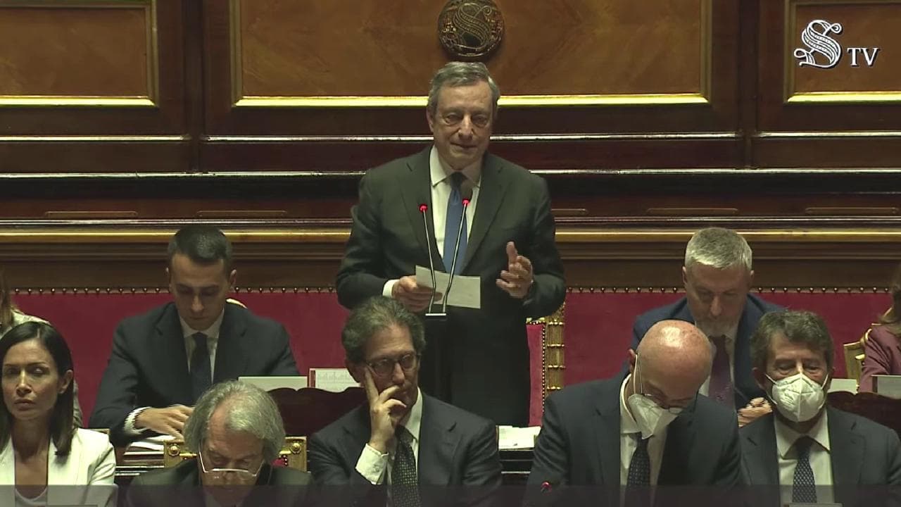 Draghi: "Nessuna richiesta di pieni poteri, siete voi che decidete. Va bene?"