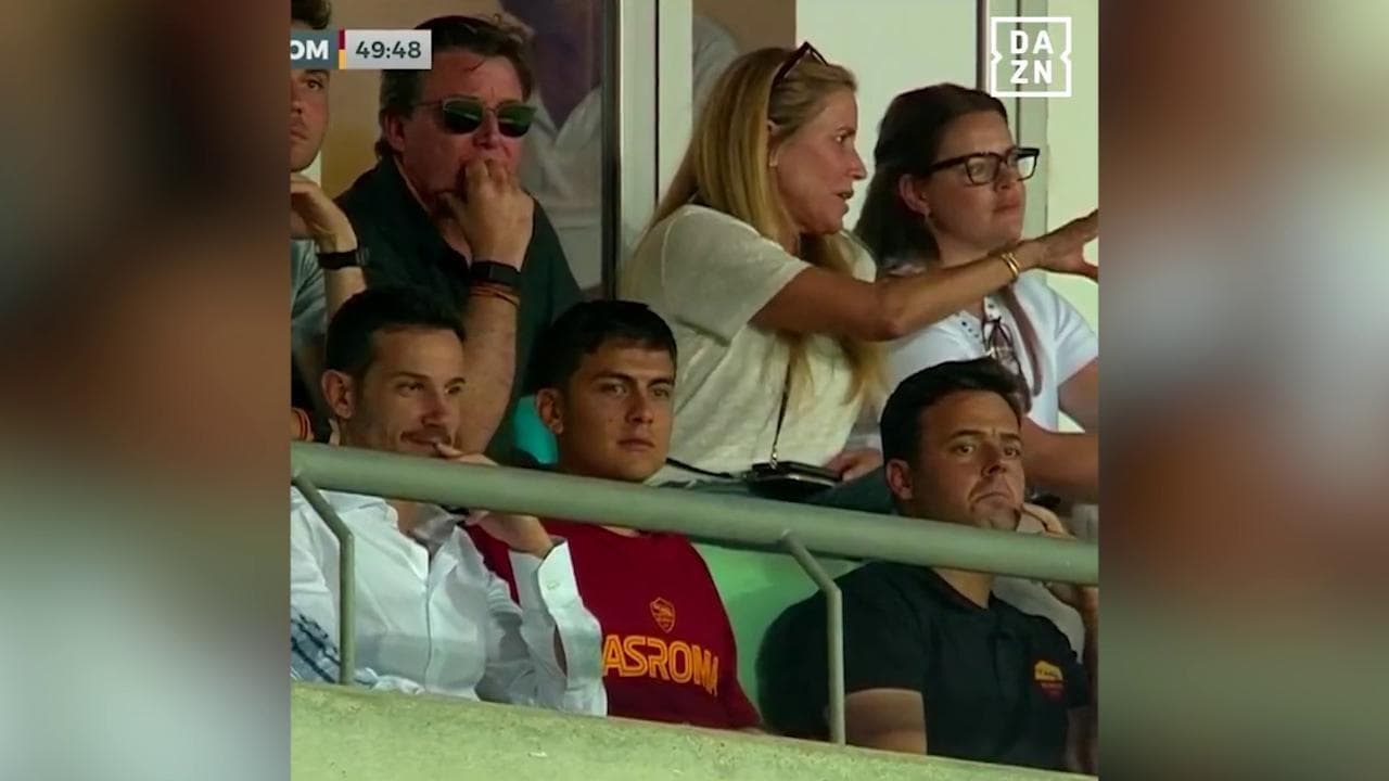 La prima di Dybala in giallorosso: in tribuna in Portogallo a tifare per i suoi nuovi compagni