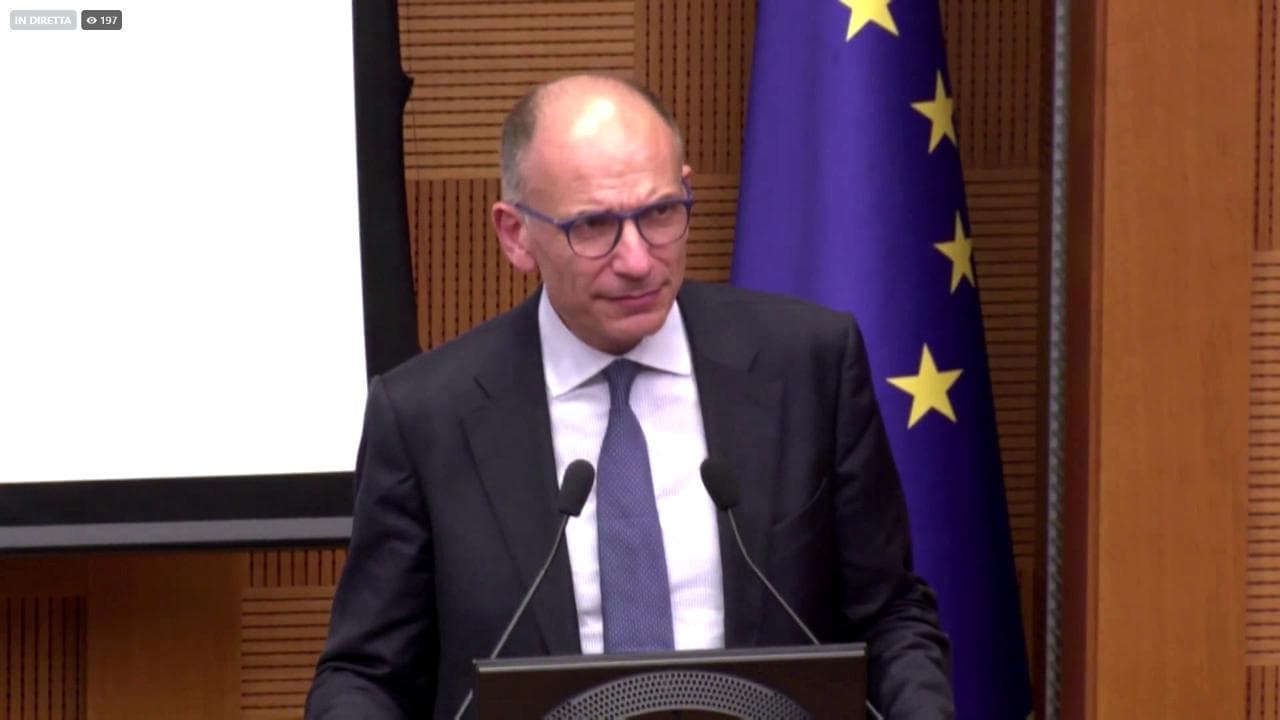 Governo, la battuta di Letta a Meloni: "2000 sindaci non li mobilita l'ufficio enti locali del Pd"