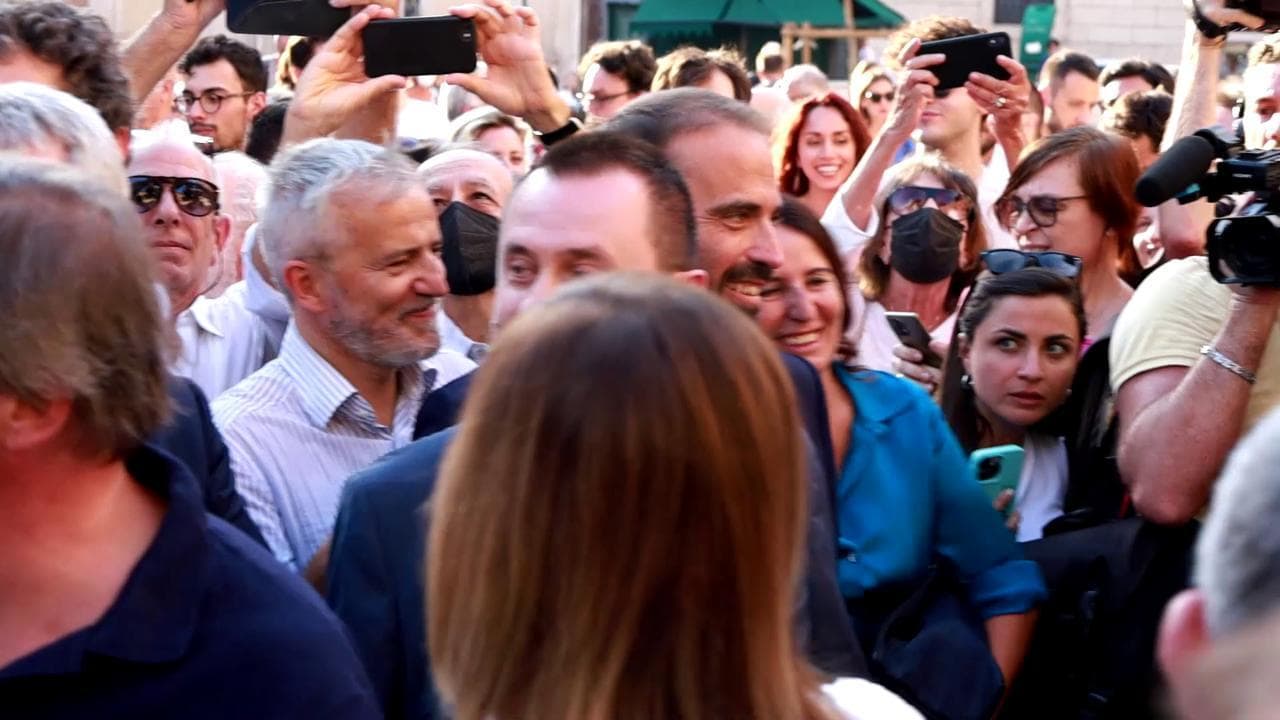 La piazza pro-Draghi a Roma, l'organizzatore: "A noi 20enni piace la sua competenza"