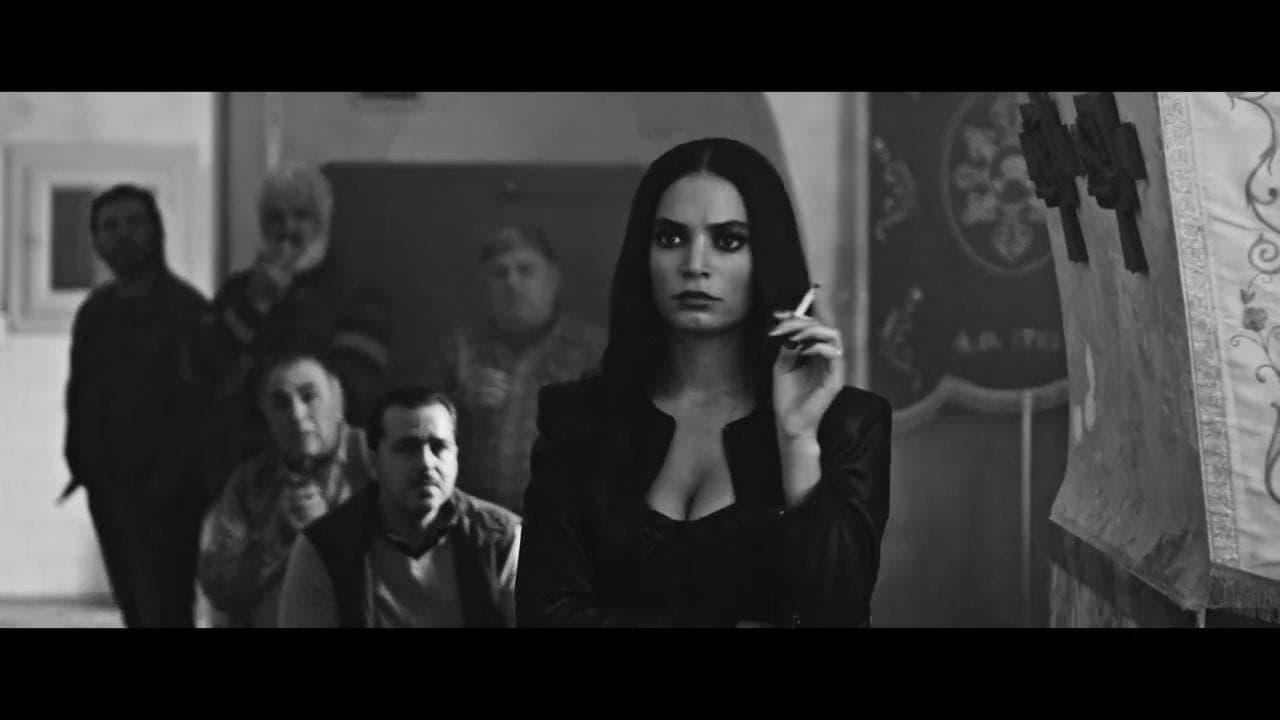 Elodie in bianco e nero: le prime immagini del film 'Ti mangio il cuore' - clip