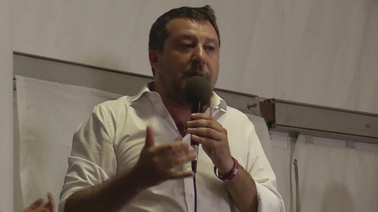 Lega, Salvini al M5s: "No al governo con i fannulloni". Calderoli: "Ce li siamo levati dai cogl...i"