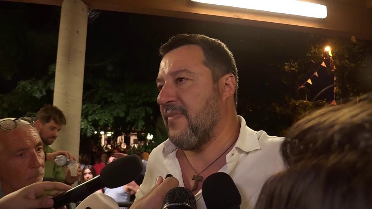 Crisi di Governo, Salvini temporeggia sulla fiducia a Draghi: "Mercoledì vedrete"