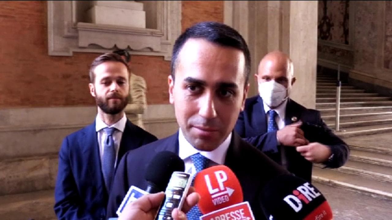 Di Maio: "Il governo Draghi deve andare avanti ma ora è molto difficile"